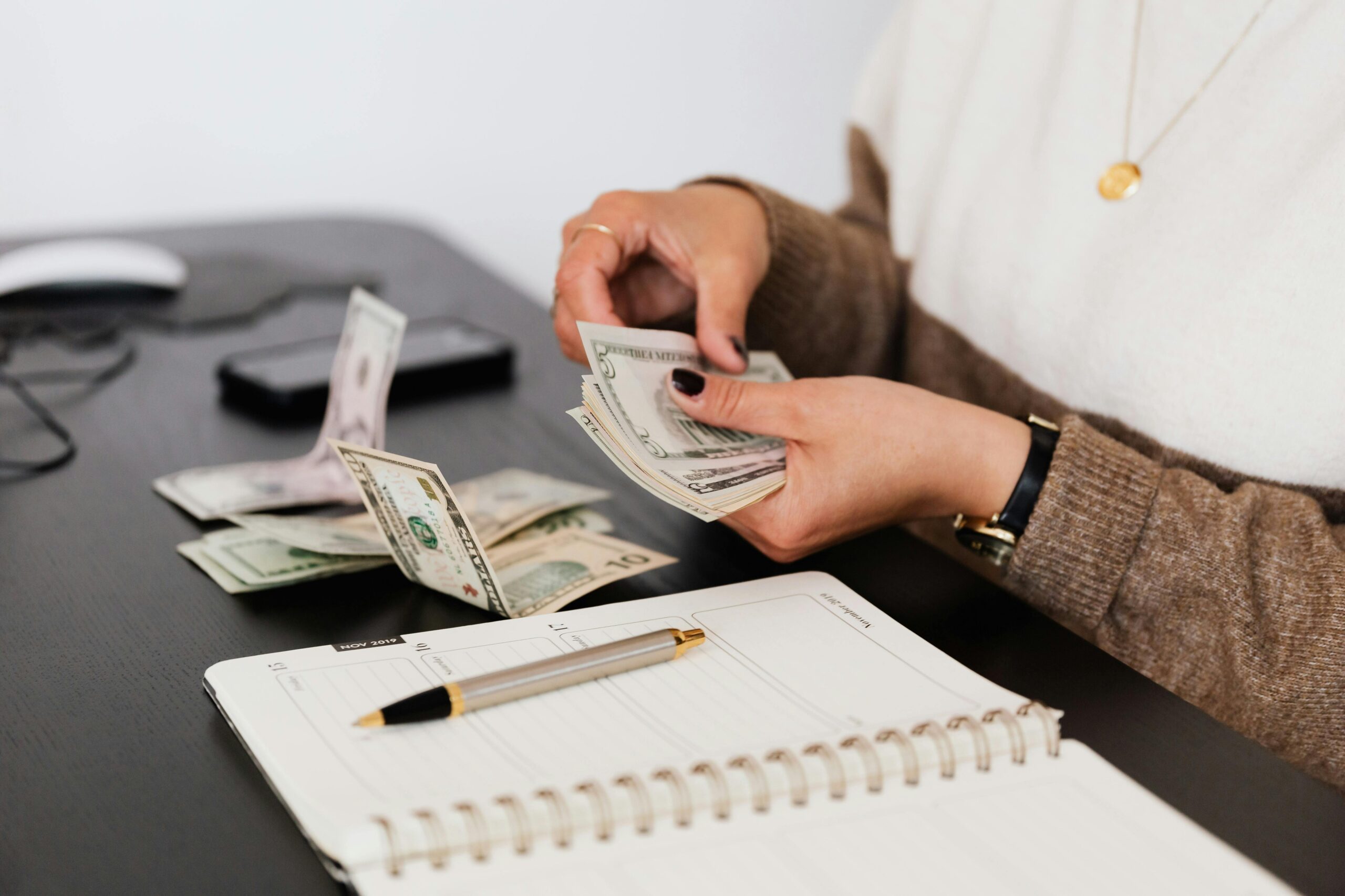 Dinheiro e Emoções: Como Suas Finanças Influenciam Seu Bem-Estar e Relacionamentos