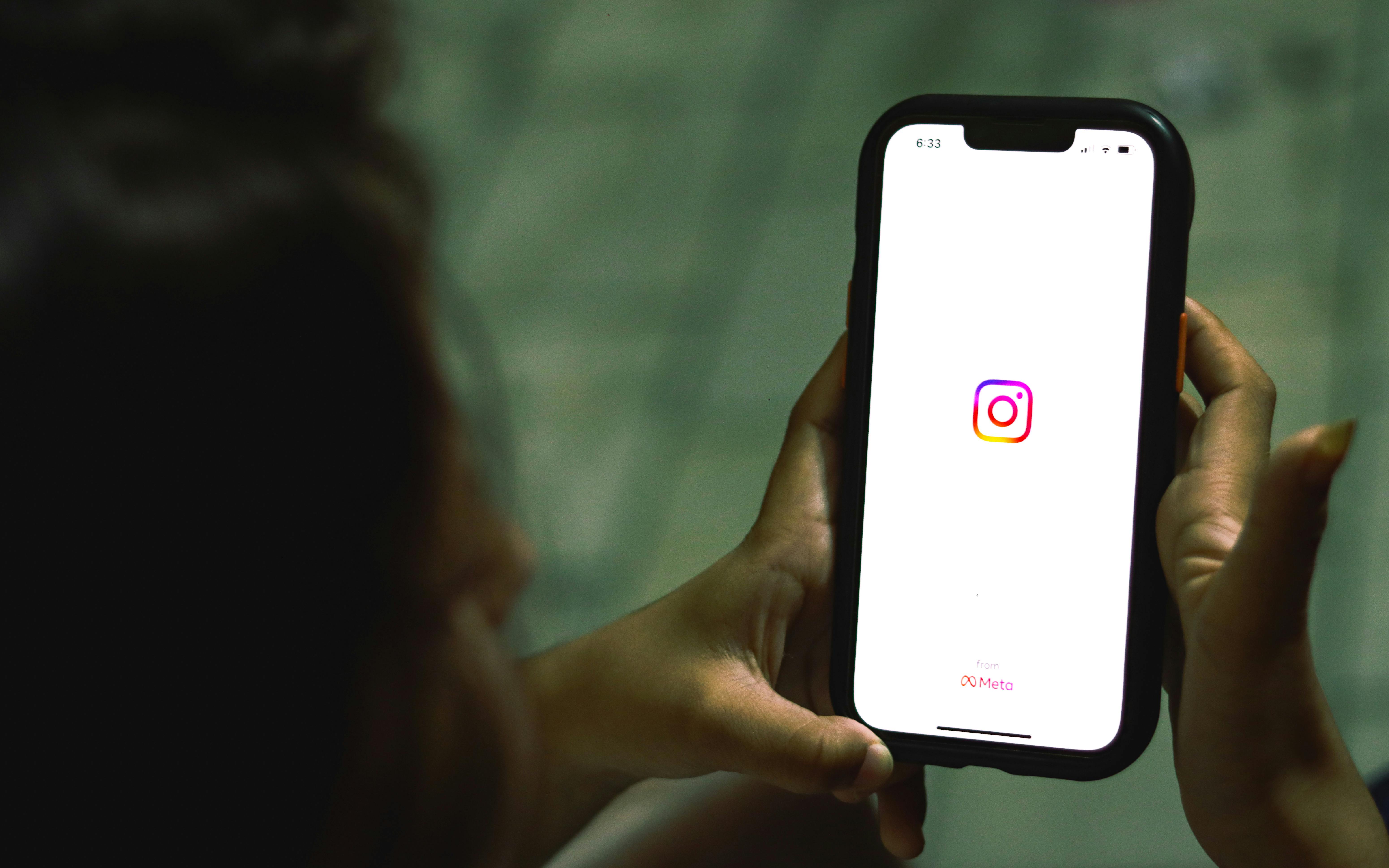 Como o Excesso de Redes Sociais Afeta Sua Saúde Mental (E o Que Fazer Sobre Isso…)