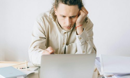 Síndrome do Impostor: O Que É, Como Superar e Recuperar Sua Autoconfiança